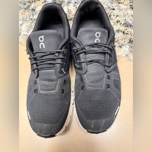 On Cloud women’s 9.5 cloud 5- no box- customer return
